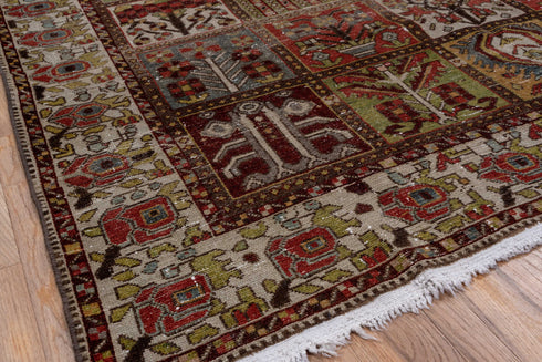 Antique Baktiary Area Rug (6' x 10')